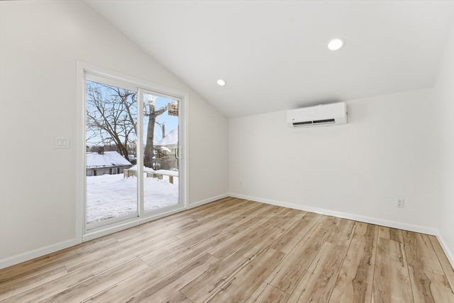 109 N Lake Ave, Southwick, MA 01077