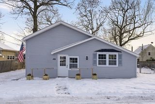109 N Lake Ave, Southwick, MA 01077