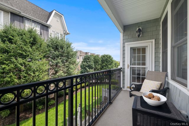 469 Pacing Way, Westbury, NY 11590