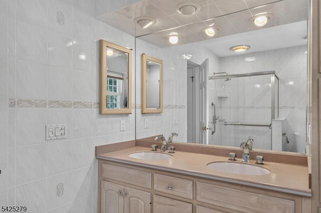 10 Rockledge Ter, Pequannock Twp., NJ 07444
