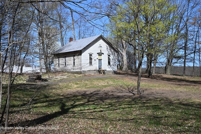 90 Sheehan Lane, Saugerties, NY 12477