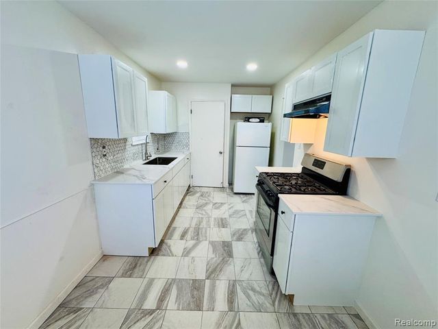 26431 Tom Allen Drive, Warren, MI 48089