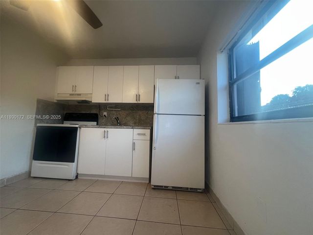 15 W 9th St 1, Hialeah, FL 33010