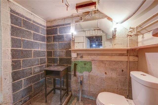 6298 Chestnut Hills Drive, Parma, OH 44129