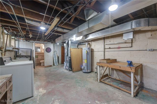 6298 Chestnut Hills Drive, Parma, OH 44129