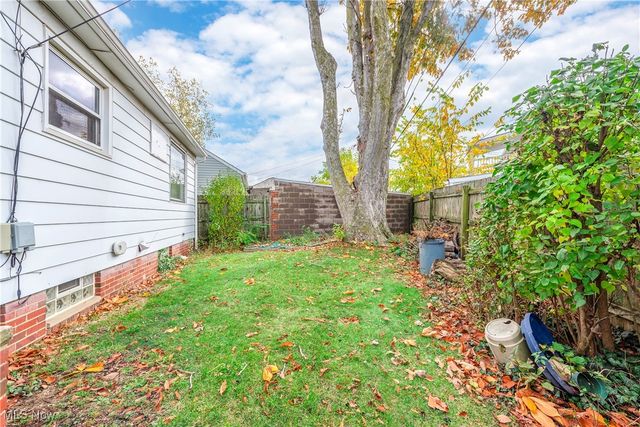 6298 Chestnut Hills Drive, Parma, OH 44129