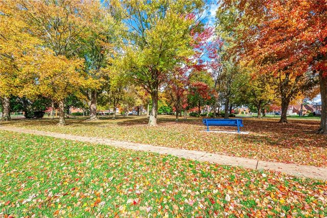 6298 Chestnut Hills Drive, Parma, OH 44129