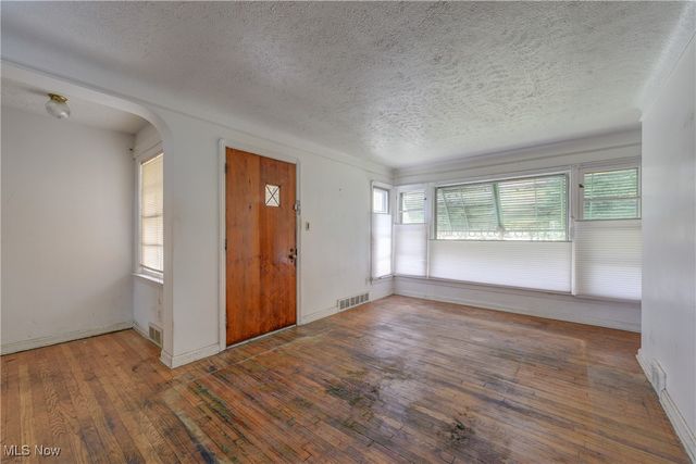 6298 Chestnut Hills Drive, Parma, OH 44129