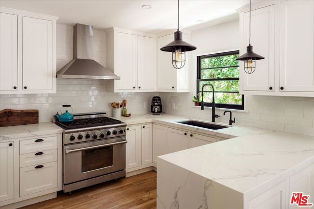 8421 Kirkwood Drive, Los Angeles, CA 90046
