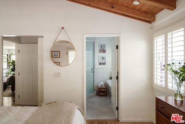 8421 Kirkwood Drive, Los Angeles, CA 90046