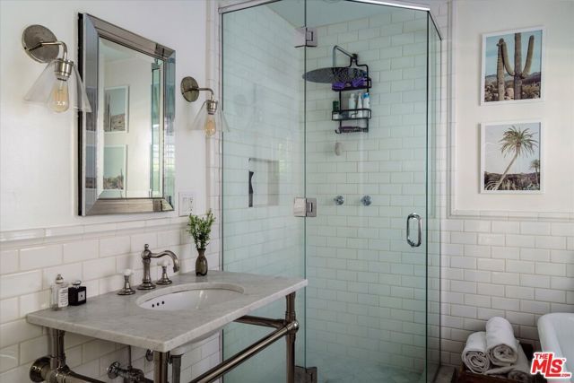 8421 Kirkwood Drive, Los Angeles, CA 90046