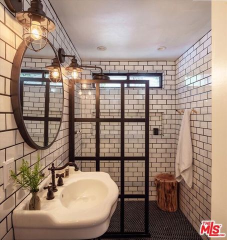 8421 Kirkwood Drive, Los Angeles, CA 90046