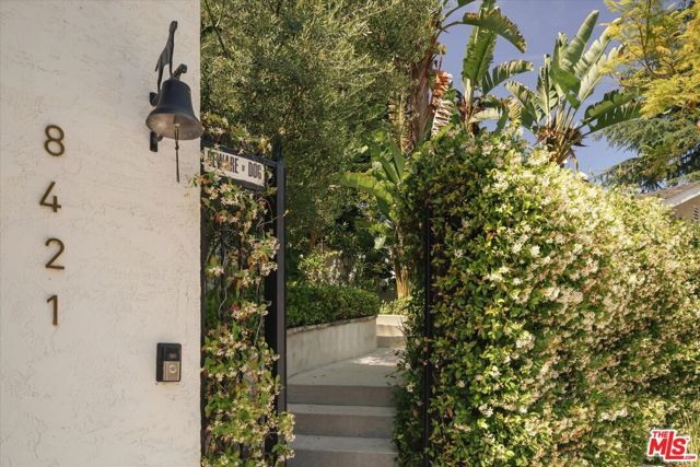 8421 Kirkwood Drive, Los Angeles, CA 90046