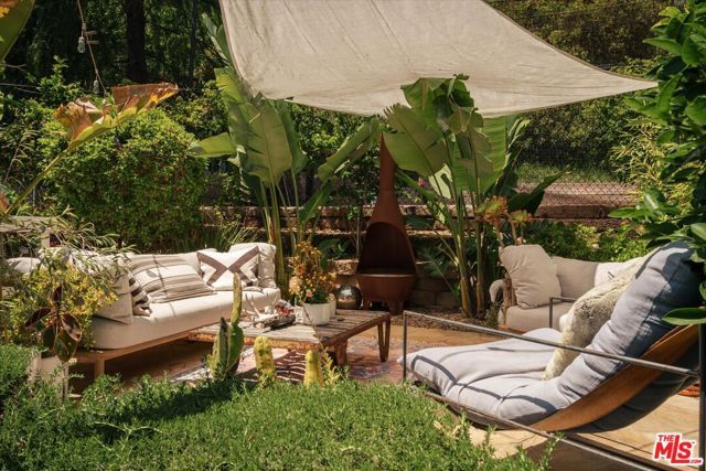 8421 Kirkwood Drive, Los Angeles, CA 90046