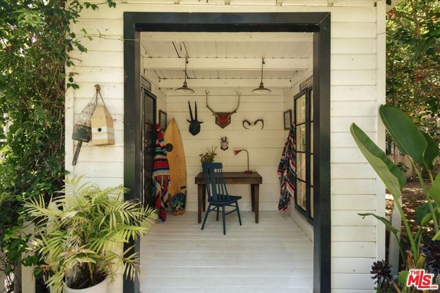 8421 Kirkwood Drive, Los Angeles, CA 90046