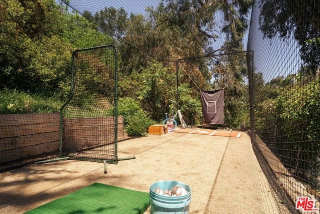 8421 Kirkwood Drive, Los Angeles, CA 90046