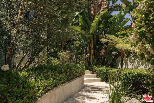 8421 Kirkwood Drive, Los Angeles, CA 90046