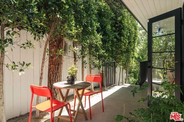 8421 Kirkwood Drive, Los Angeles, CA 90046