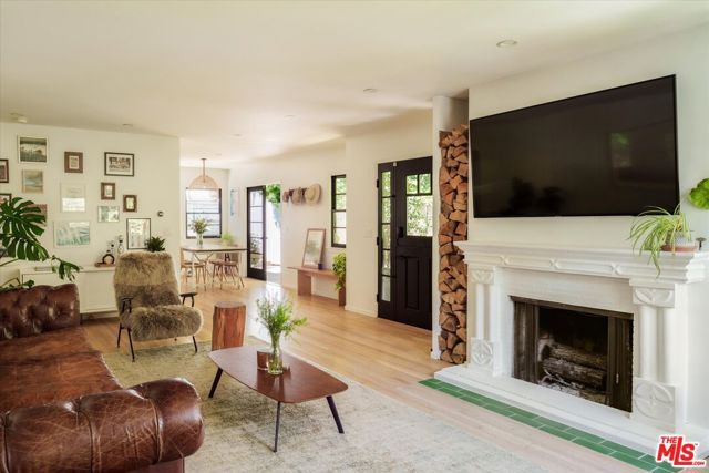 8421 Kirkwood Drive, Los Angeles, CA 90046