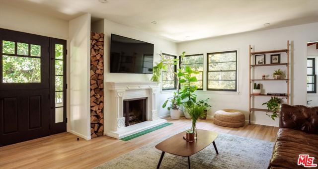 8421 Kirkwood Drive, Los Angeles, CA 90046