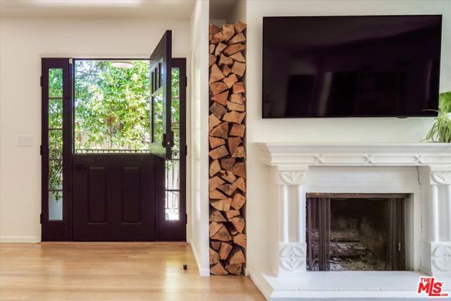 8421 Kirkwood Drive, Los Angeles, CA 90046