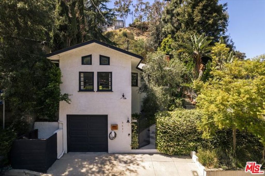 8421 Kirkwood Drive, Los Angeles, CA 90046