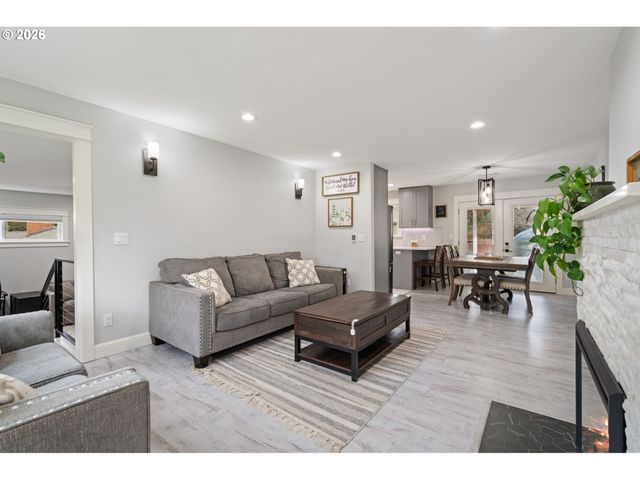 1020 Se 113TH Ave, Portland, OR 97216