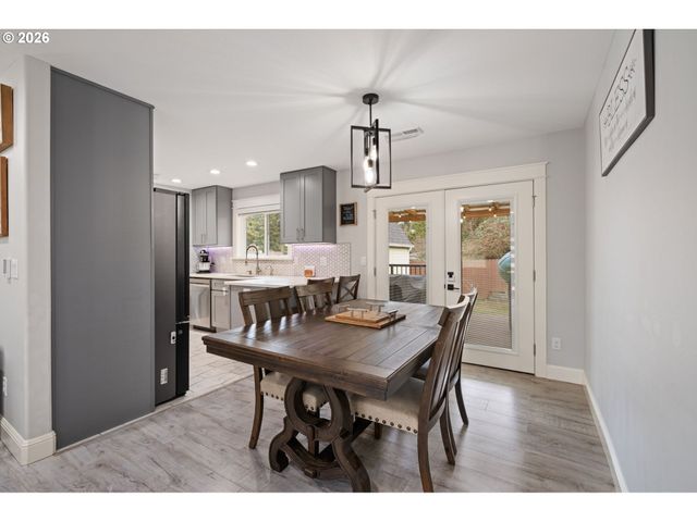 1020 Se 113TH Ave, Portland, OR 97216