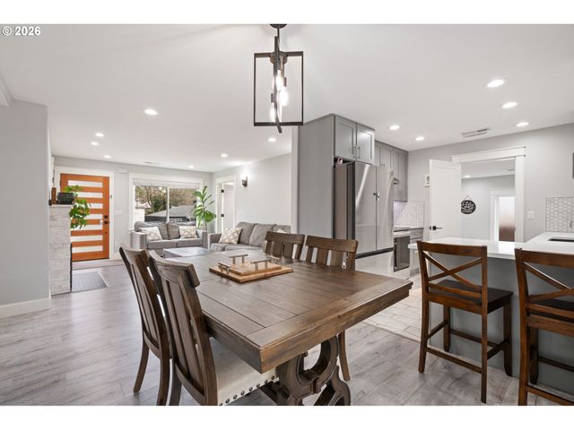 1020 Se 113TH Ave, Portland, OR 97216