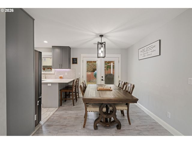 1020 Se 113TH Ave, Portland, OR 97216