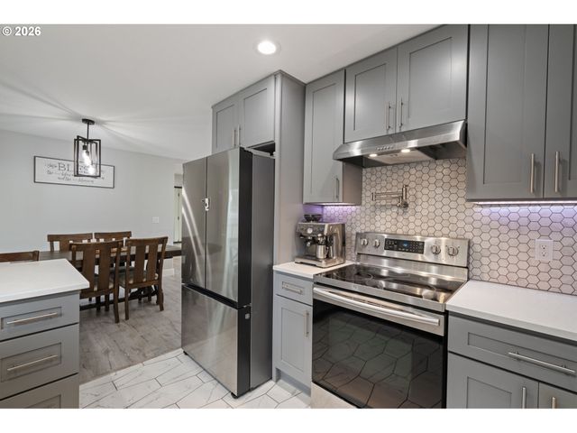 1020 Se 113TH Ave, Portland, OR 97216