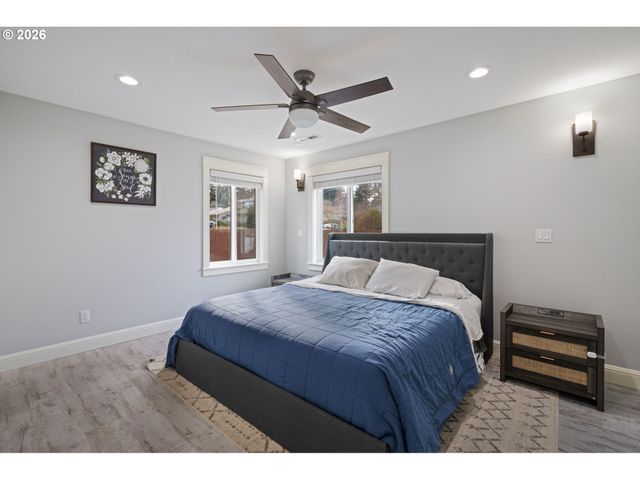 1020 Se 113TH Ave, Portland, OR 97216