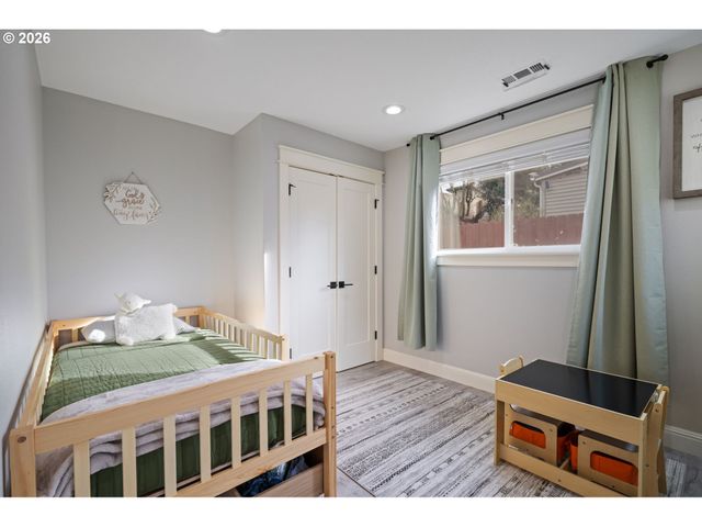 1020 Se 113TH Ave, Portland, OR 97216