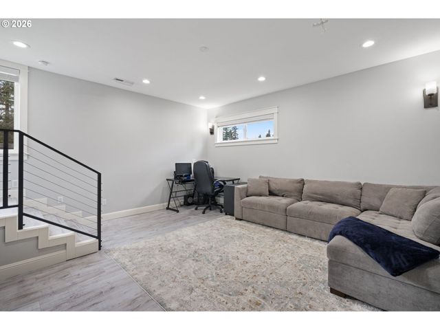 1020 Se 113TH Ave, Portland, OR 97216