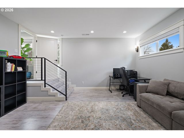 1020 Se 113TH Ave, Portland, OR 97216