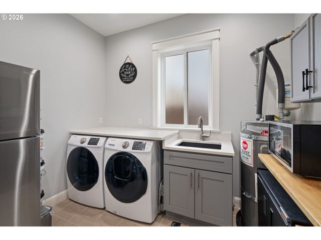 1020 Se 113TH Ave, Portland, OR 97216