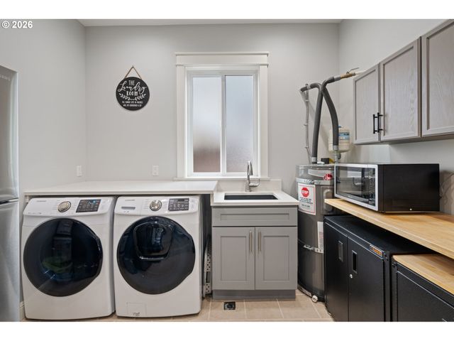 1020 Se 113TH Ave, Portland, OR 97216