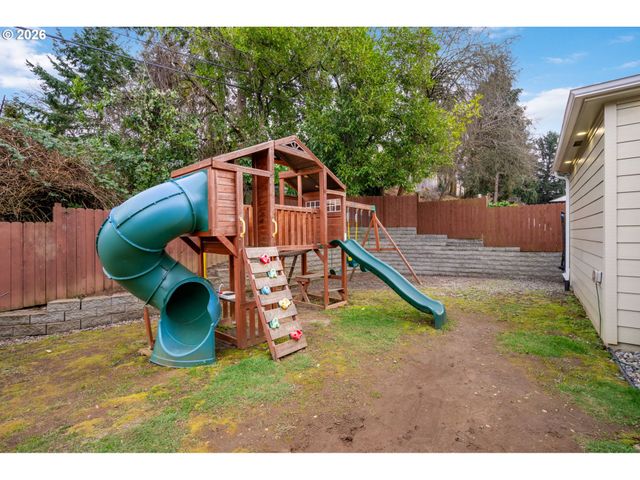 1020 Se 113TH Ave, Portland, OR 97216