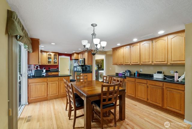 32738 6th Avenue SW, Federal Way, WA 98023