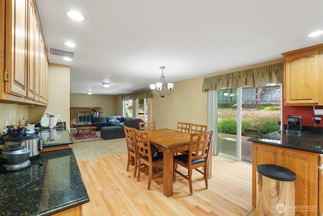 32738 6th Avenue SW, Federal Way, WA 98023