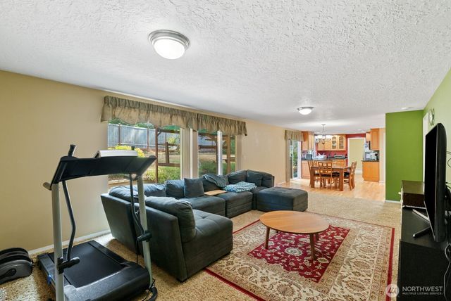 32738 6th Avenue SW, Federal Way, WA 98023