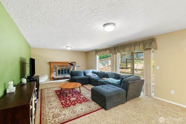 32738 6th Avenue SW, Federal Way, WA 98023