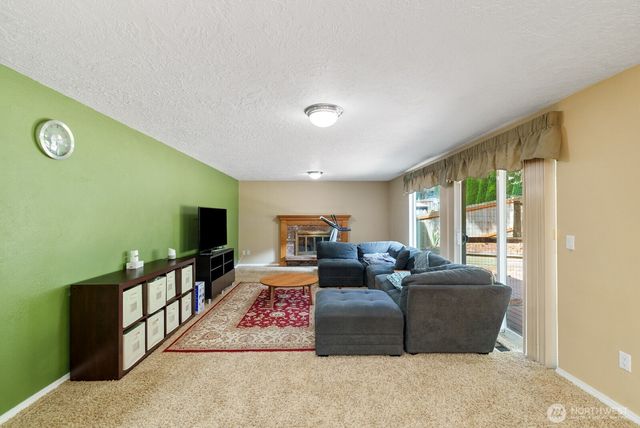 32738 6th Avenue SW, Federal Way, WA 98023