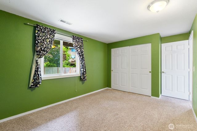 32738 6th Avenue SW, Federal Way, WA 98023