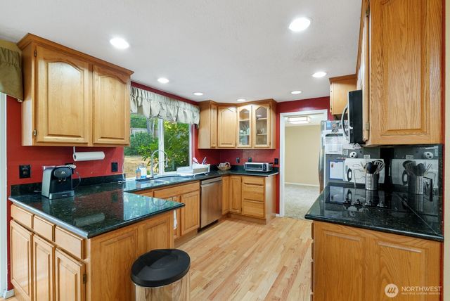 32738 6th Avenue SW, Federal Way, WA 98023