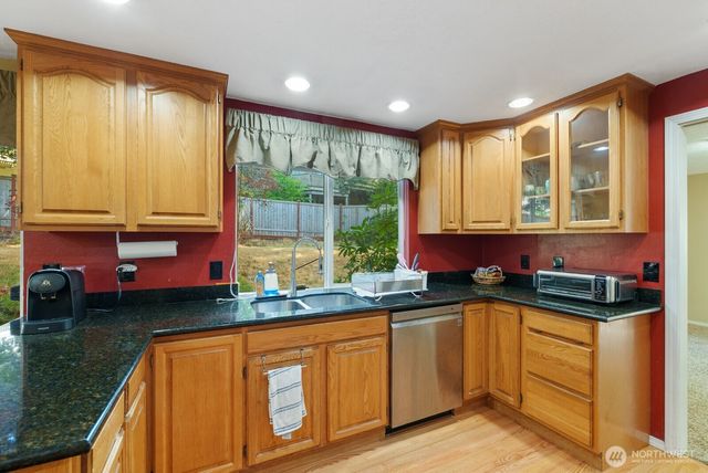 32738 6th Avenue SW, Federal Way, WA 98023