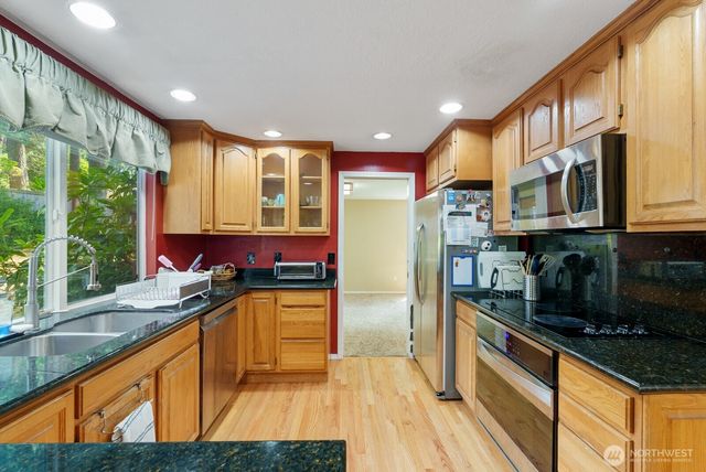 32738 6th Avenue SW, Federal Way, WA 98023