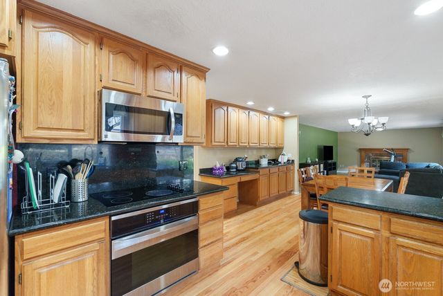 32738 6th Avenue SW, Federal Way, WA 98023