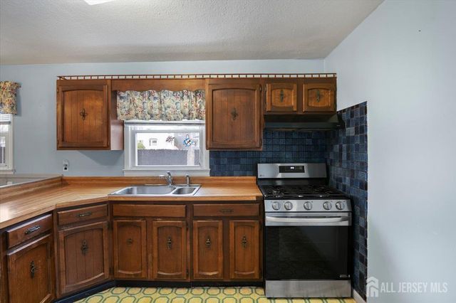 1 Zoar Street, Fords, NJ 08863