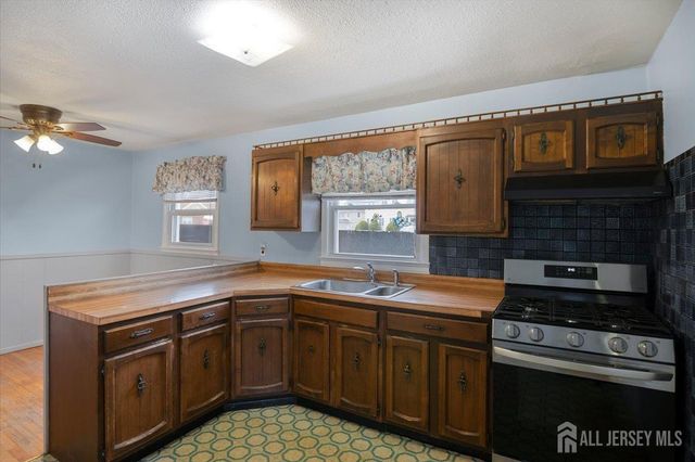 1 Zoar Street, Fords, NJ 08863